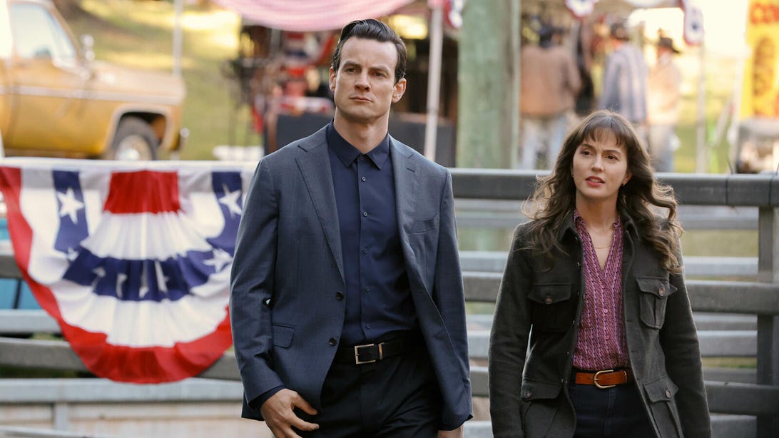 Luke Cook and Leighton Meester, Good Cop, Bad Cop